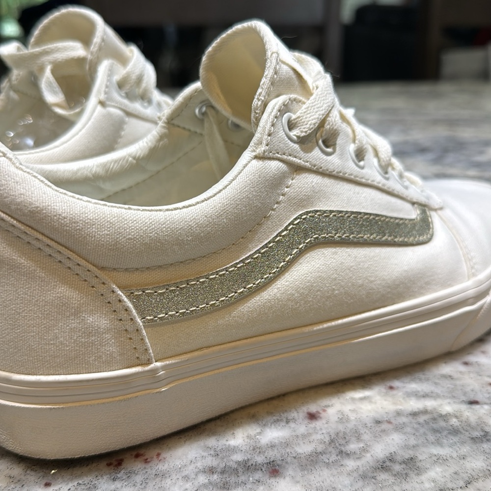 Vans Old School size 10 women’s shoes!  Cream and gold foil like NEW! - Picture 6 of 6